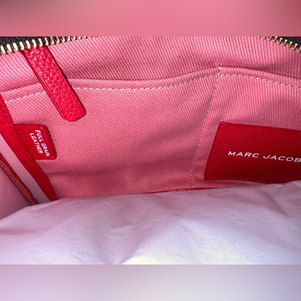 Marc Jacobs leather “The tote” size medium. Smoke free home. - Picture 6 of 6